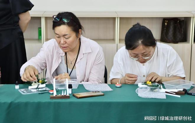 行”——关爱巾帼司机母亲节暖心活动麻将胡了2模拟器“香伴车程 母爱同(图4)