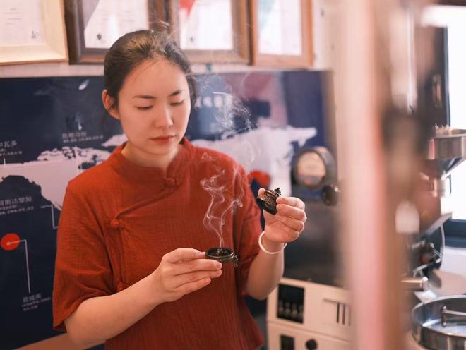 姐妹以香续脉 非遗技艺撬动乡村新引擎PG麻将胡了网站入口珠海三灶镇李氏(图3)